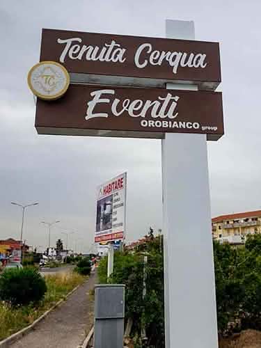 installazione totem pubblicitari