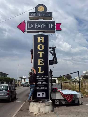 realizzazione totem aziendali