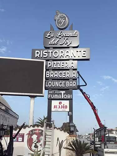 totem pubblicitari pg creative